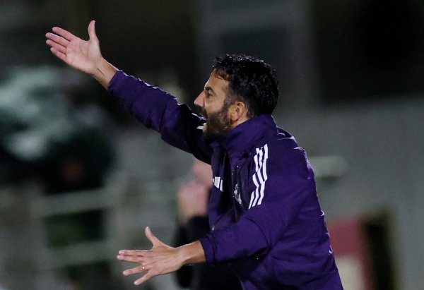 尘封118年记录  ，曼联还未连续两个赛季在客场应战    战胜职业联赛  蝉联第一名    第一名