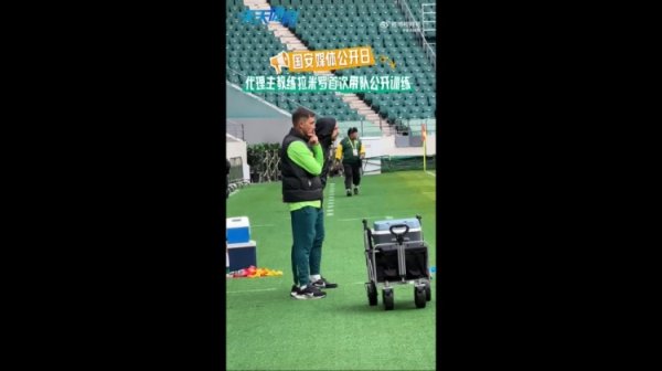 京媒：拉米罗首次带队透明  练习  ，球队进行分组对峙  两边都是四后场球员