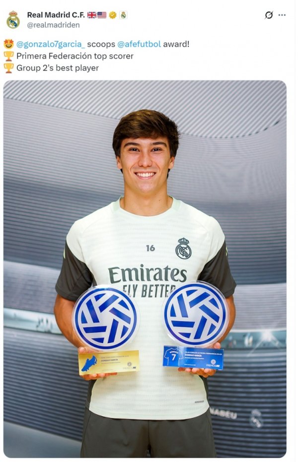 恭喜！贡萨洛·加西亚领取上赛季西协甲最佳射手、最佳球员奖杯
